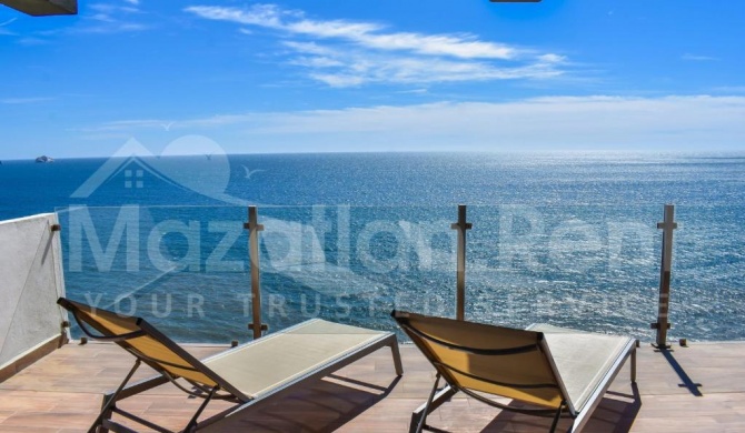 Luxury Beachfront Condo in Torre Pórtico